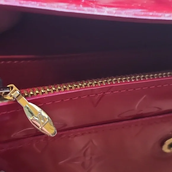 Authentic LOUIS VUITTON VERNIS RED WALLET - Picture 10 of 13